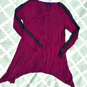 🟨 APT. 9 Long Sleeve Lace Lined Shark Bite Hem Top Blouse Maroon Red Bla